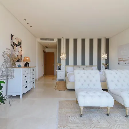 Exclusive 6 En Bedroom - Nagueeles Marbella